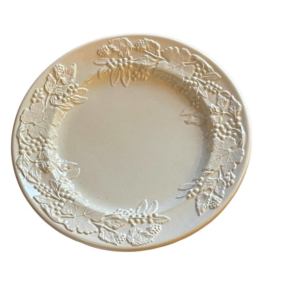 Stefani Dinner Plates Ceramic Embossed Grapes Set Of 5 Made In Italy White 10.5" - Picture 2 of 9